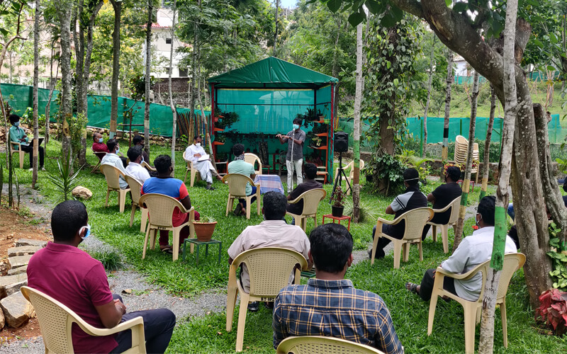 Dr Thompson Addressing The Volunteers
