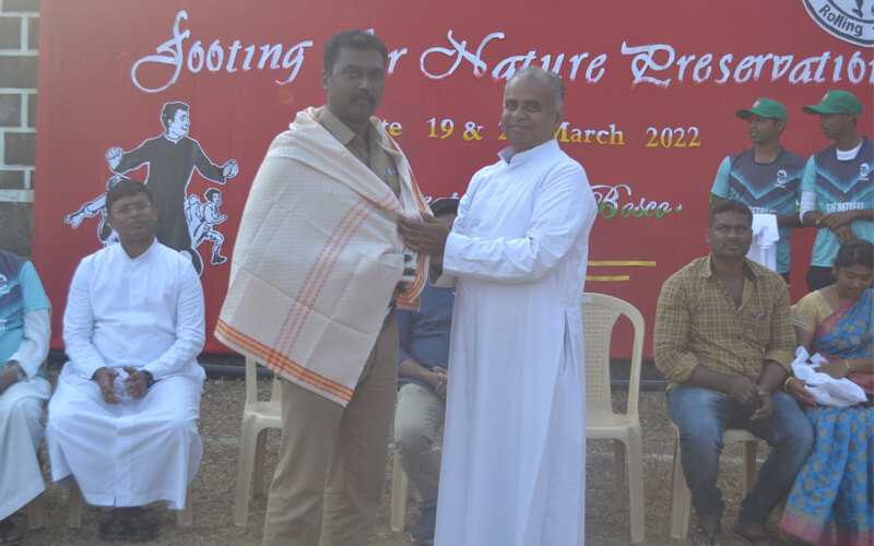 Fr. Arul Maran SDB Felicitating Sabapathy Sub - Inspector of Police, Yercaud