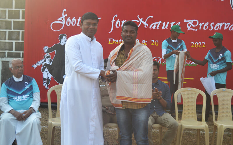 Fr. Michael SDB, Felicitating Moorthy Kairasi Grocery Shop Owner, Yercaud